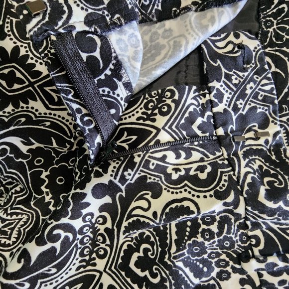 Ann Taylor Black & White Floral Paisley Printed Mid Rise Slim Pants - Picture 4 of 5